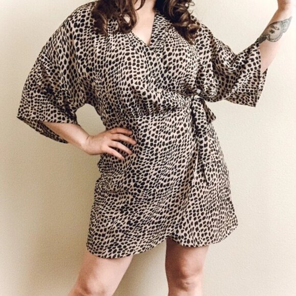 Sadie & Sage Hot Nights Wrap Dress Leopard Print Kimono Robe Small - Wild Chic - Picture 1 of 9
